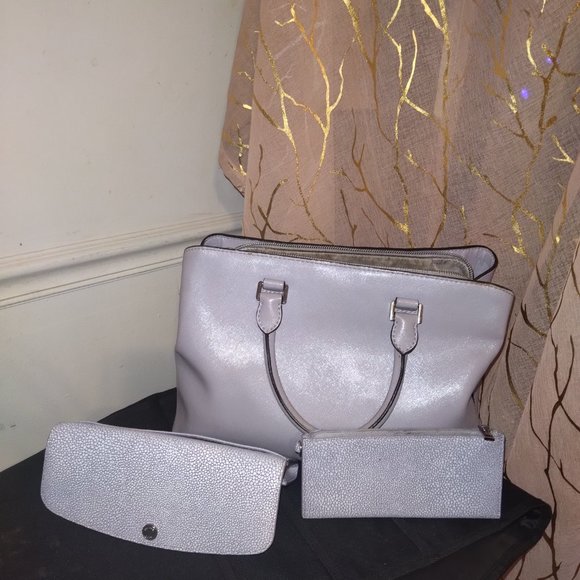 Michael Kors Collection: Savannah Large Satchel - Picture 2 of 4